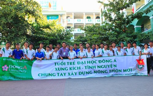 Sinh viên tình nguyện Đại học Đông Á ra quân Mùa hè xanh 2012